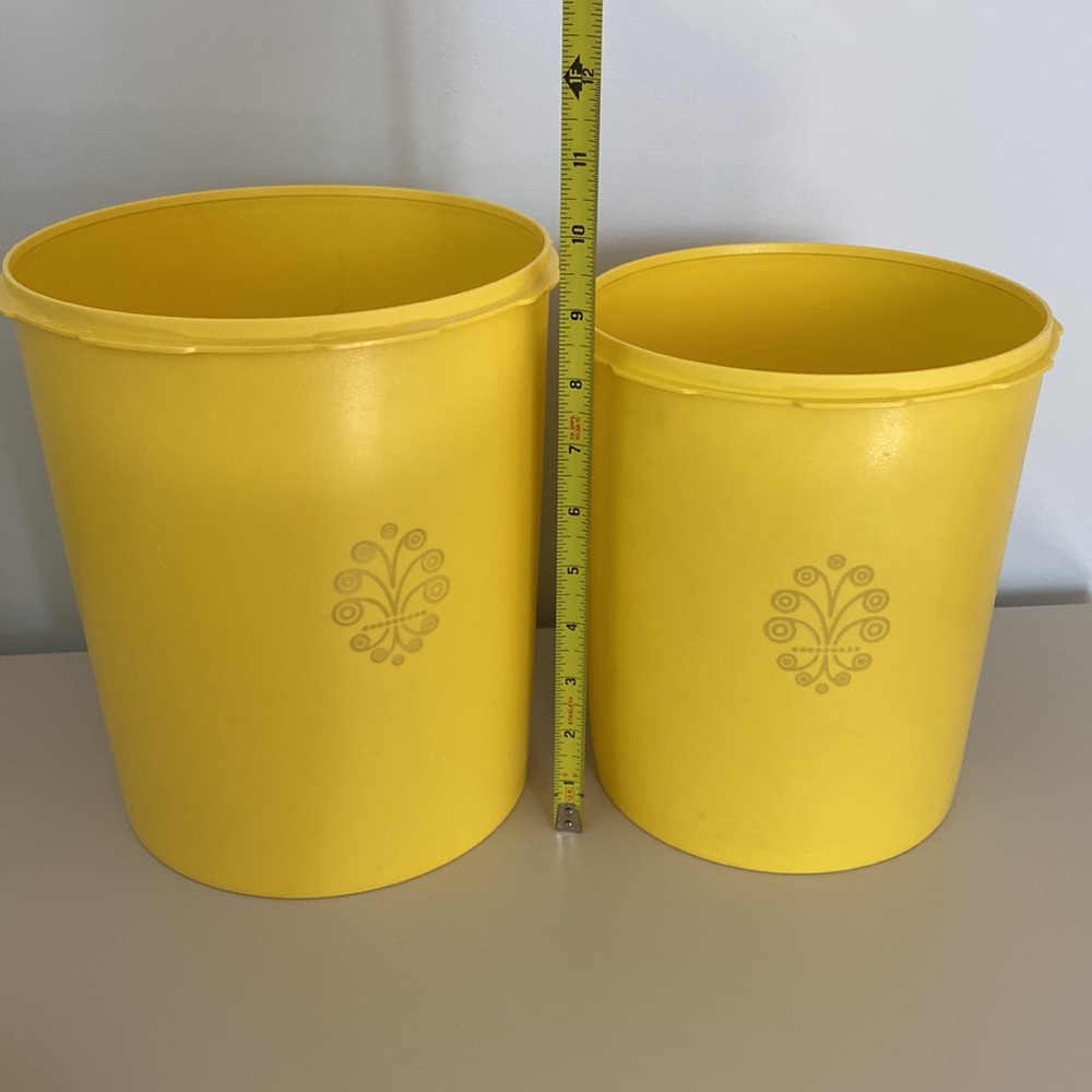 Vintage large yellow Tupperware containers set of 2 - Picture 9 of 11
